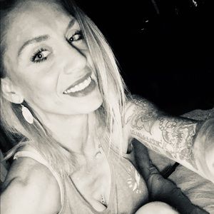 Meet your Posher, Lauralye